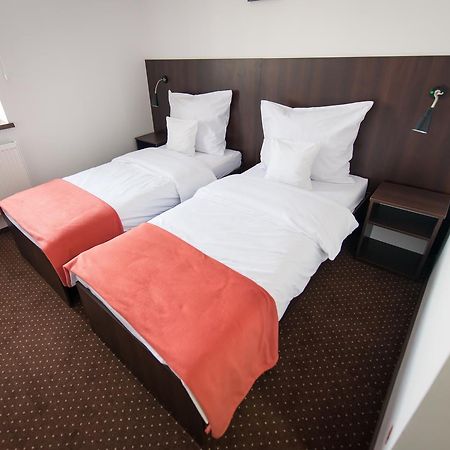 First Hotel 特切夫 外观 照片