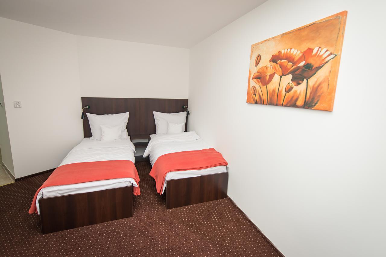 First Hotel 特切夫 外观 照片