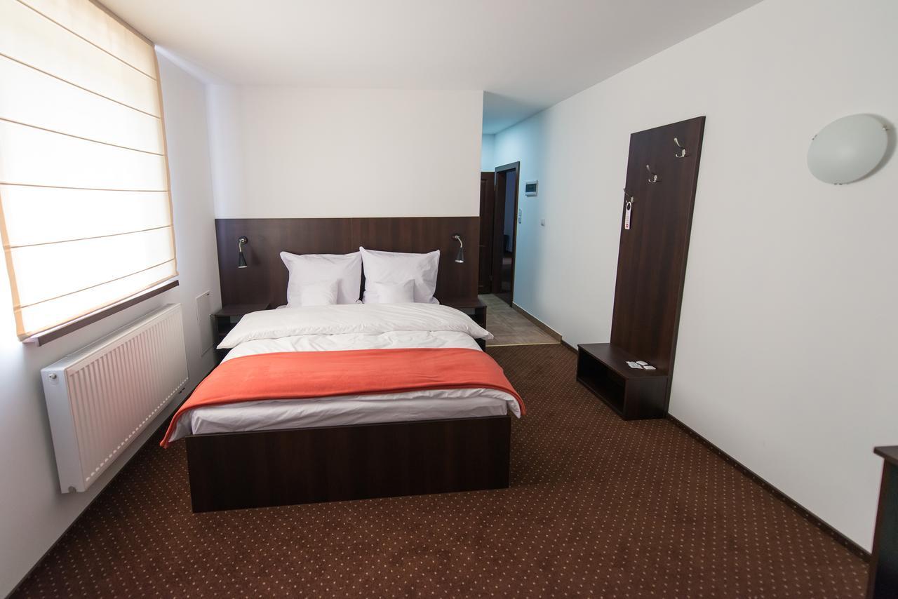 First Hotel 特切夫 外观 照片