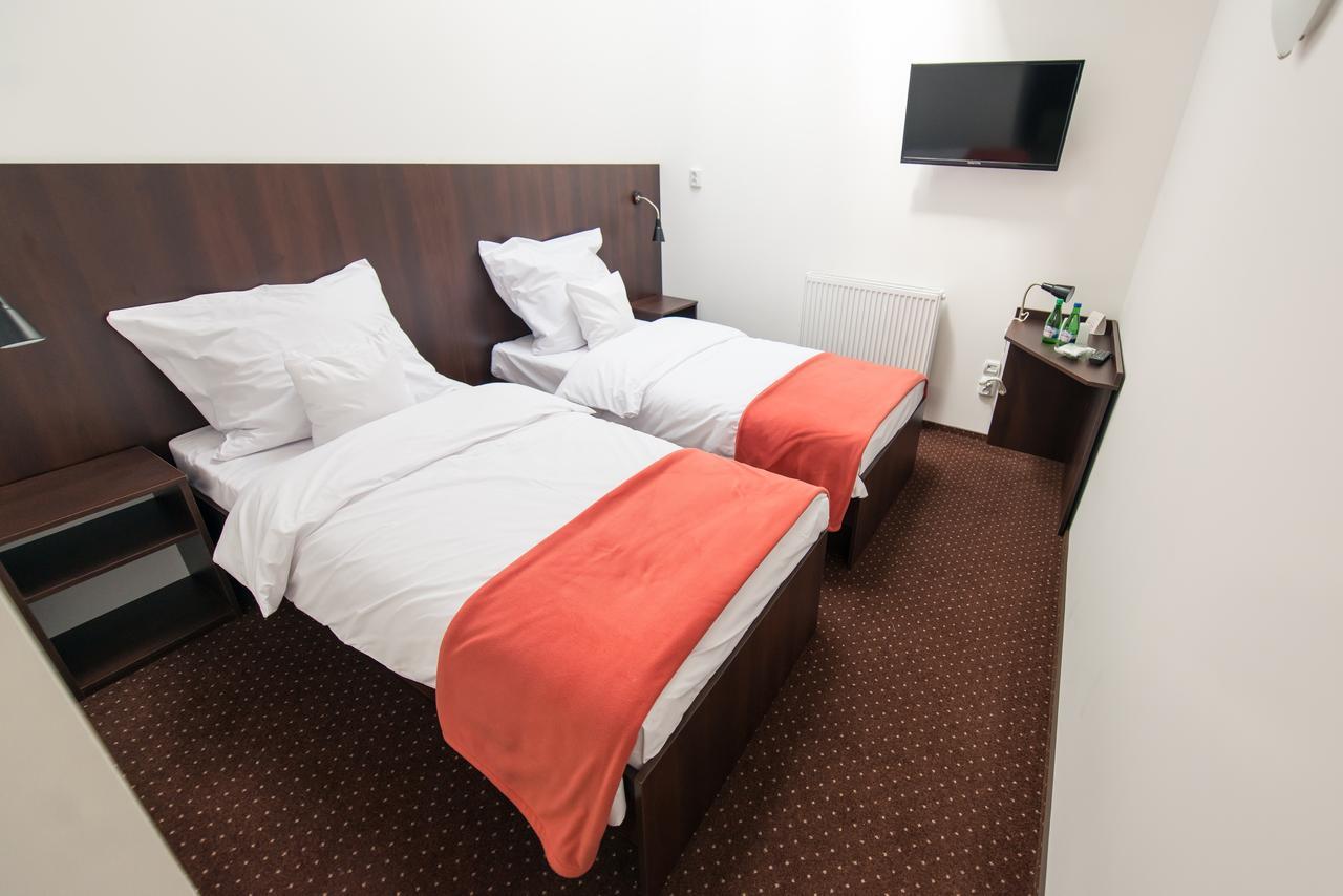 First Hotel 特切夫 外观 照片