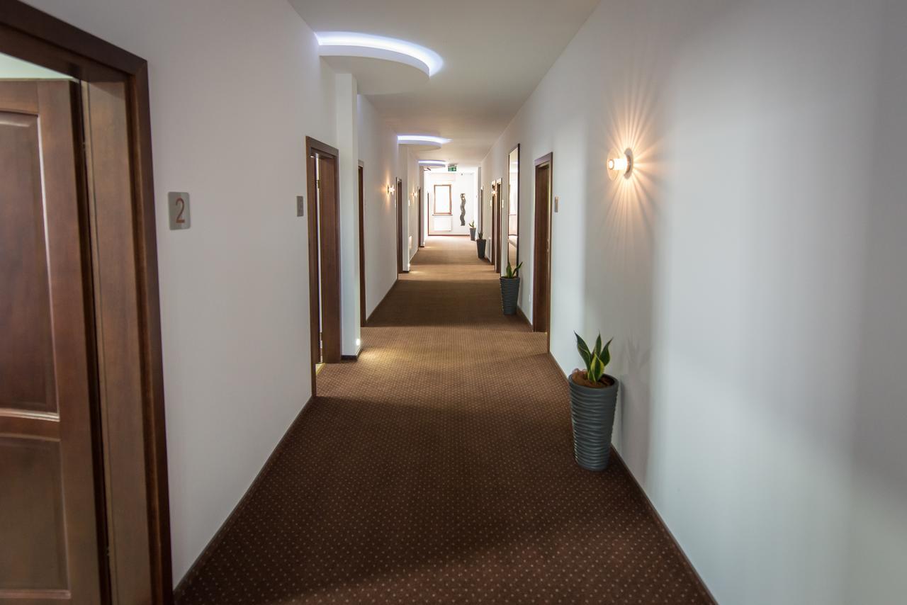 First Hotel 特切夫 外观 照片