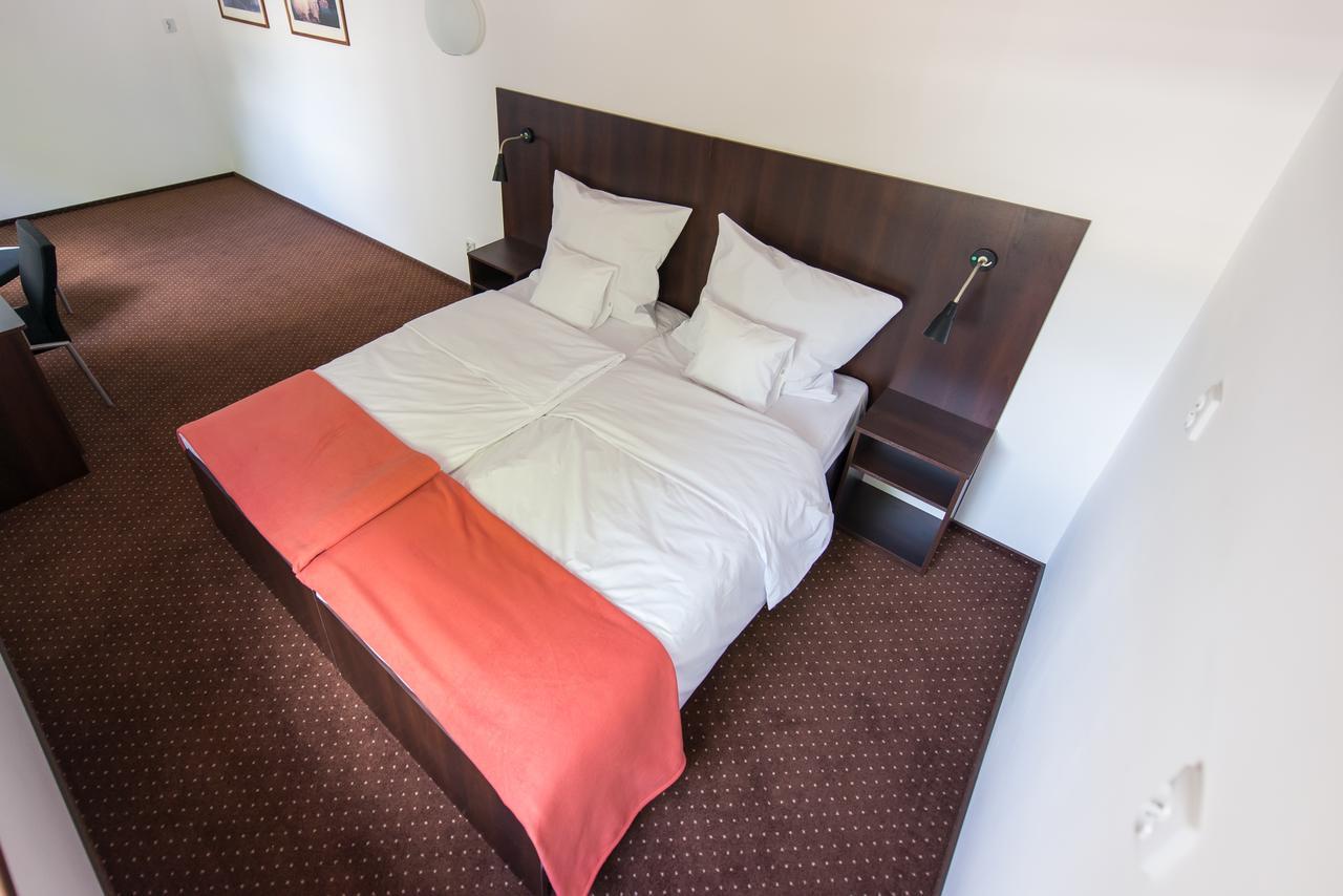 First Hotel 特切夫 外观 照片