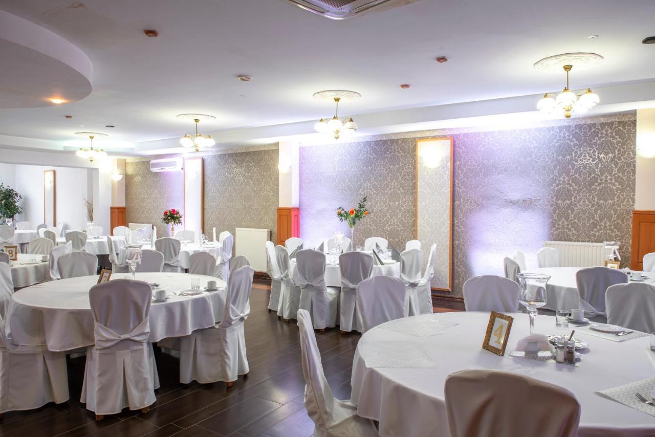 First Hotel 特切夫 外观 照片